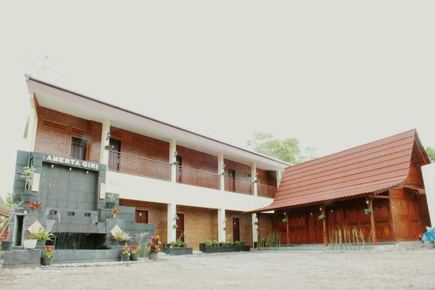 Amerta Giri Guest House Wonosobo Exteriör bild
