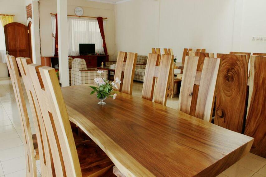 Amerta Giri Guest House Wonosobo Exteriör bild